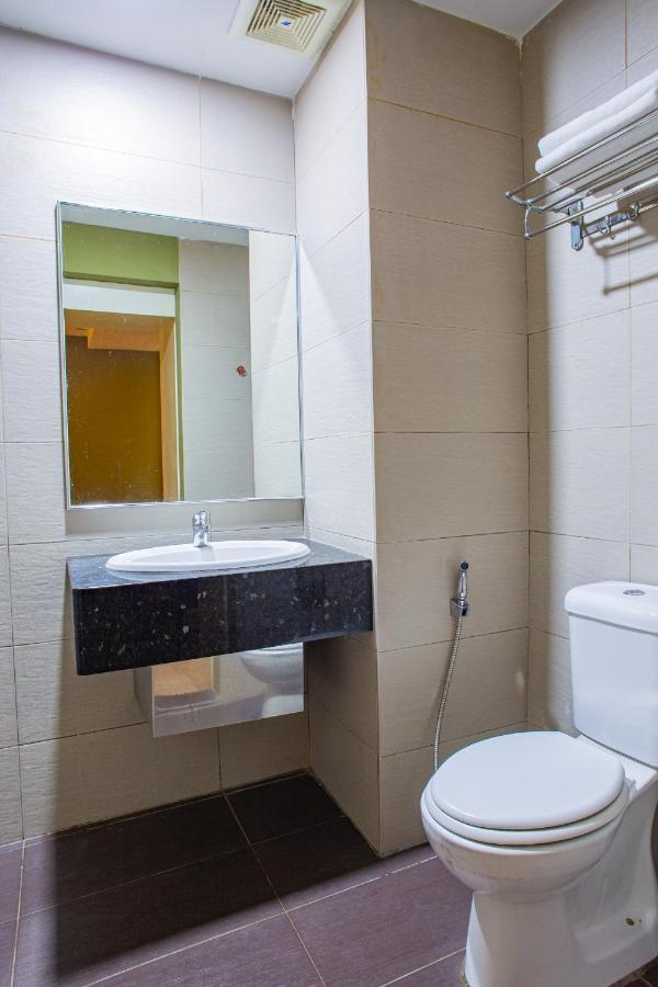 Hotel 101 Permas Jaya Johor Bahru Bagian luar foto