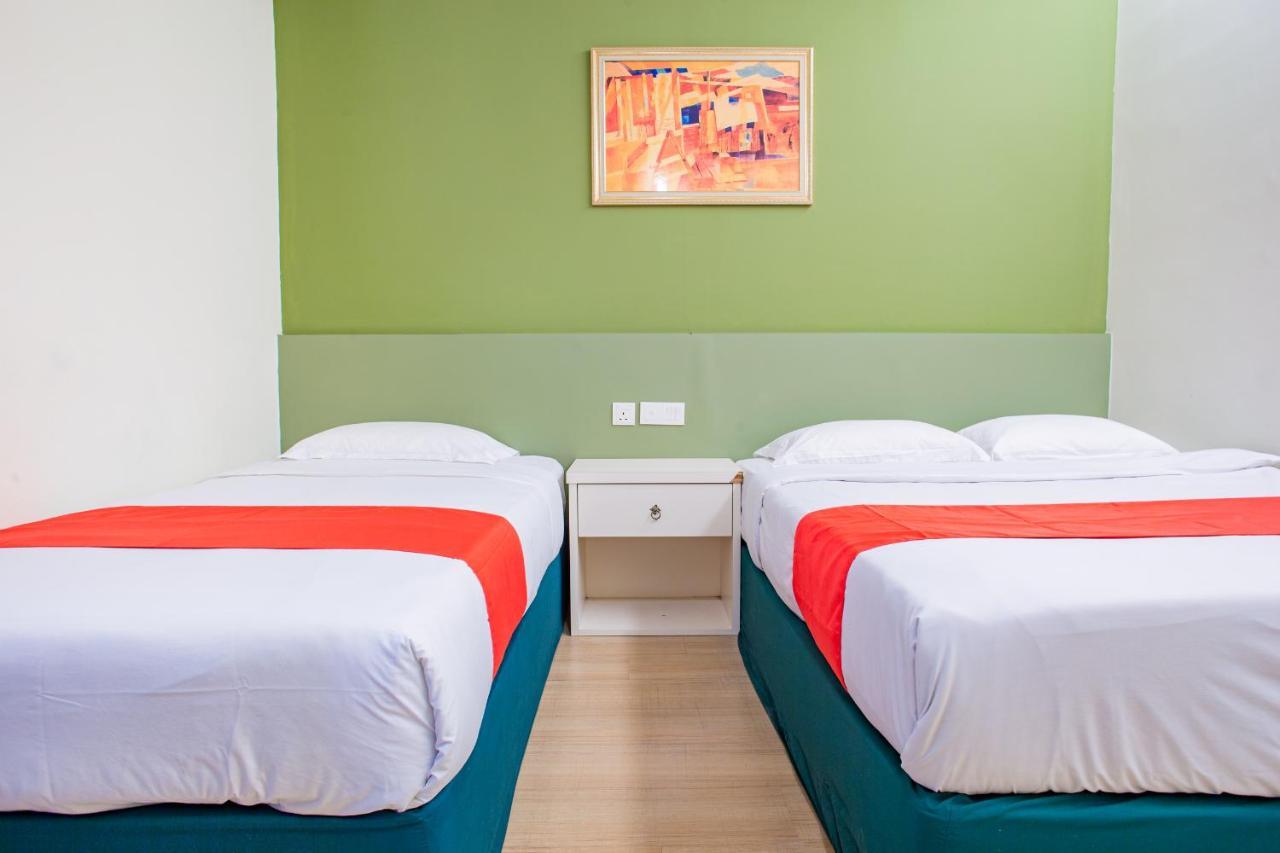 Hotel 101 Permas Jaya Johor Bahru Bagian luar foto